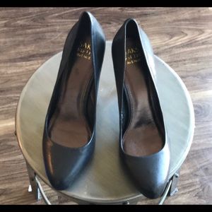Saks fifth avenue black leather shoes size 9M
